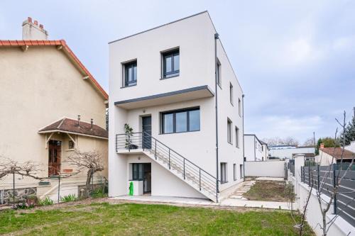 Cachan Apartment | Maison 5 chambres et dépendance T2 - avec jardin - Proche Paris