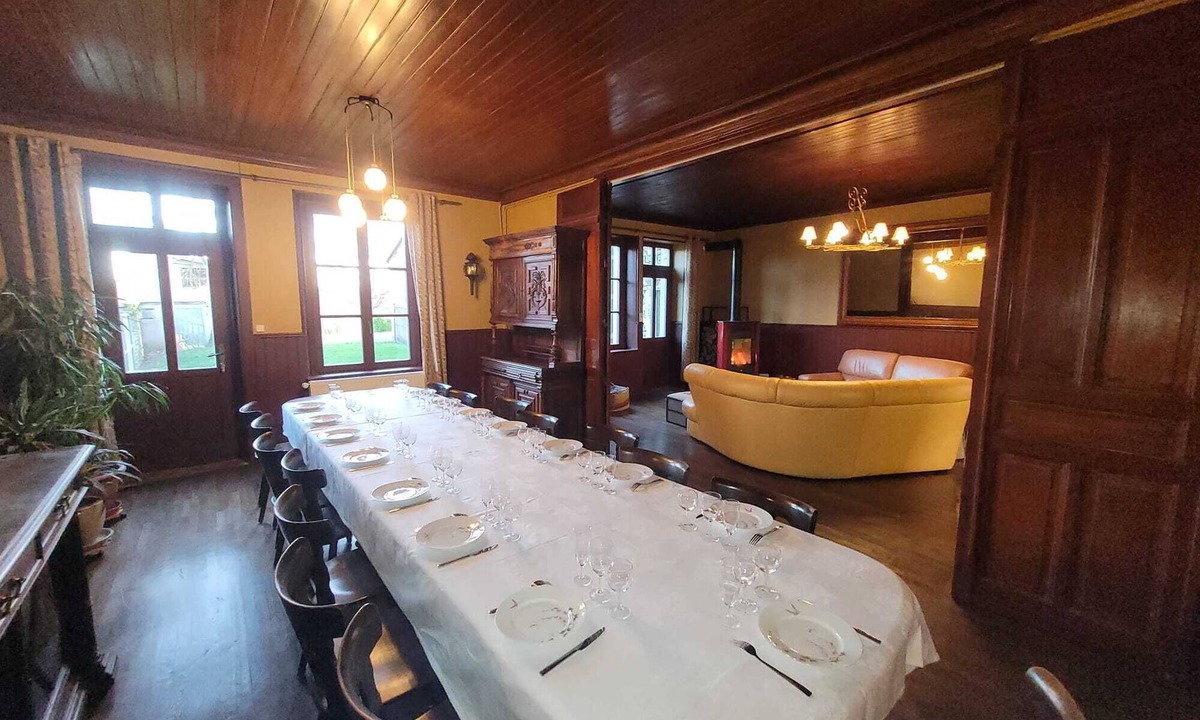 Monthureux-sur-Saone House | Maison avec 6 chambres 4 salle de bain, un grand jardin jusqu'à 15 personnes