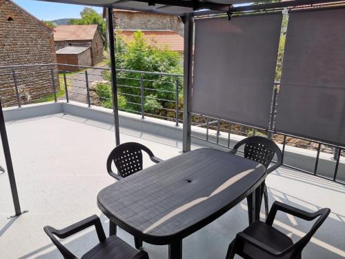 Vergezac House | Maison confortable à Vergezac avec terrasse