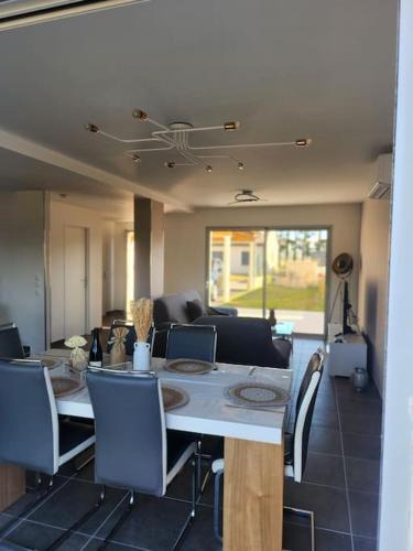 Montelimar Villa | Maison cosy jardins et détente