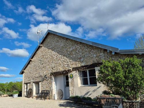 Gy House | Maison de caractère à Gy avec parking et Wifi - FR-1-583-448