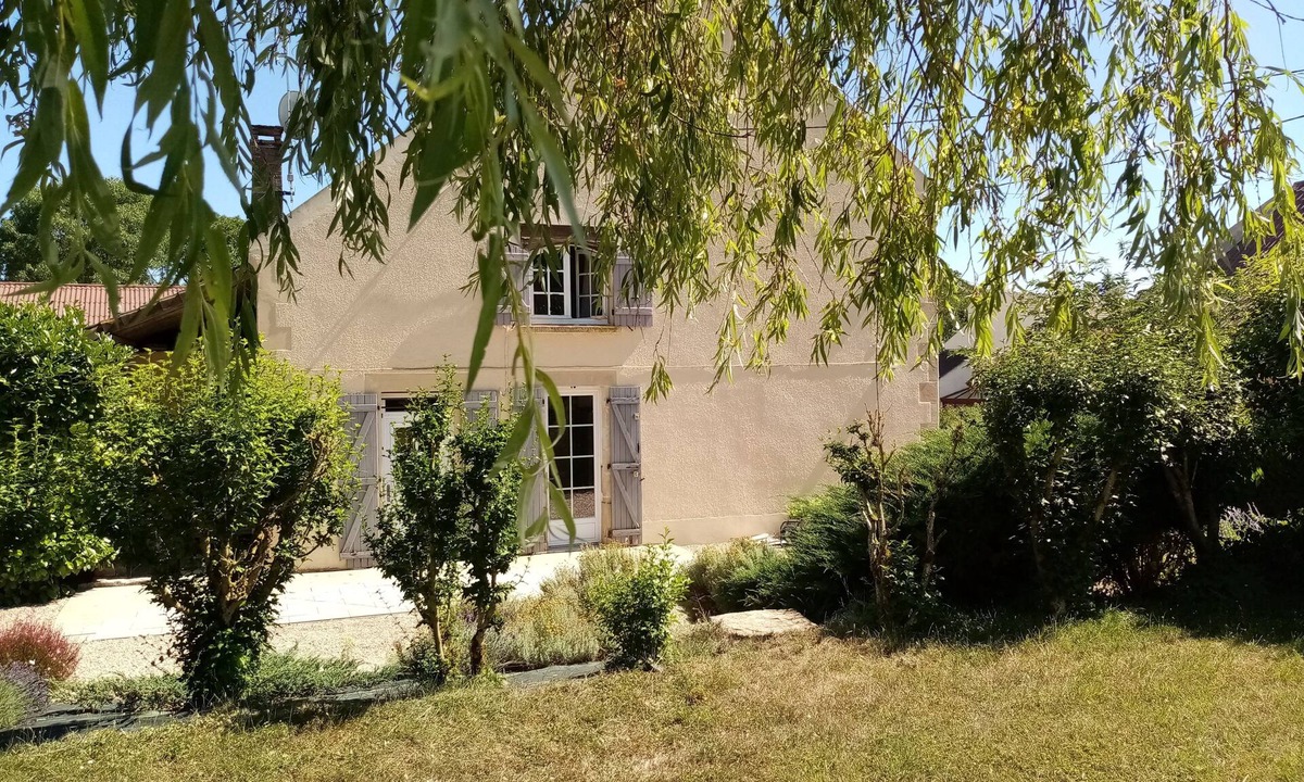 Cuncy-les-Varzy House | Maison de Charme au Milieu D'un bel Espace Arboré