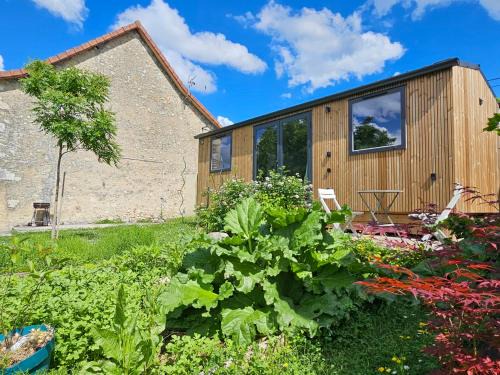 Belley Apartment | Maison de jardin vue montagne