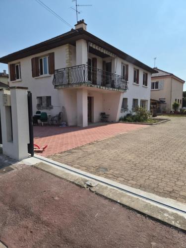 Chalon-sur-Saone House | Maison de Luxe 1