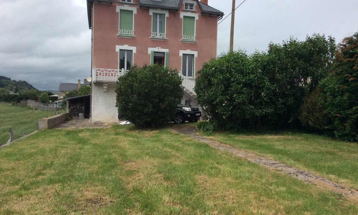 Allanche House | Maison de Vacances Dans le Parc des Volcans D'auvergne