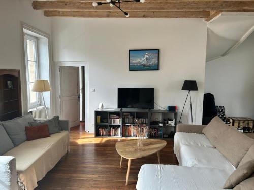 Emeringes House | Maison de Vigneron au cœur du village