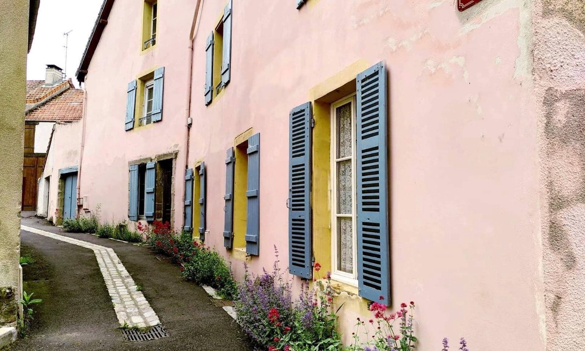 Toulon-sur-Arroux House | Maison de Village Avec Grand Jardin Très Calme