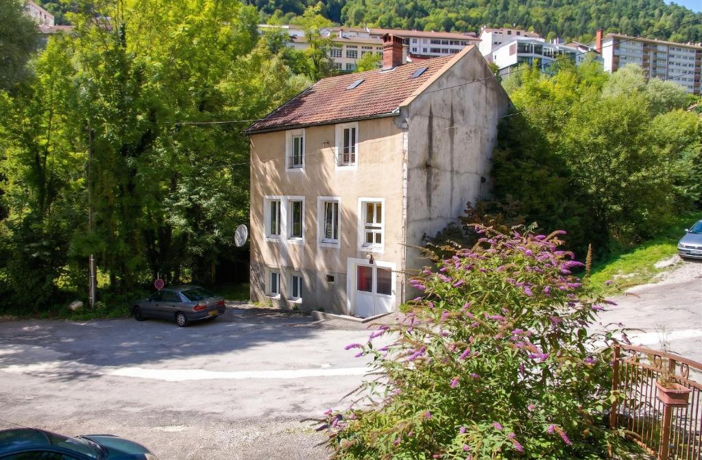 Saint-Claude House | Maison familiale spacieuse à Saint-Claude, vue sur la rivière