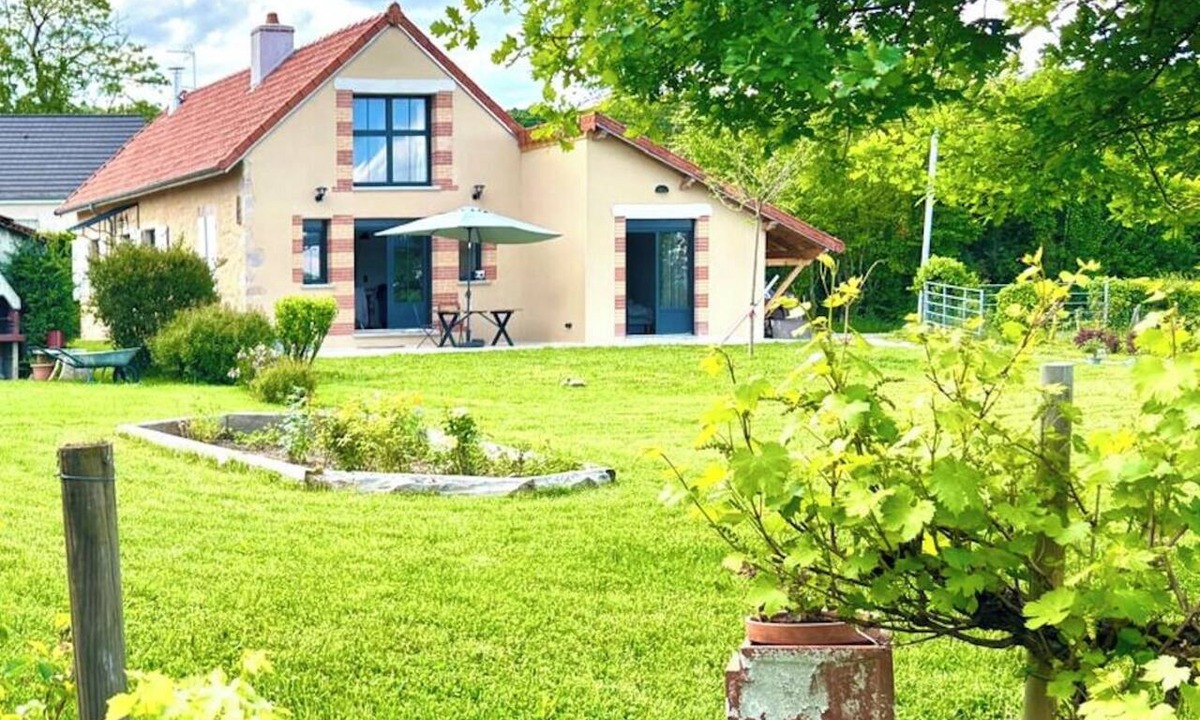 Ecuisses House | Maison GABY | Charming vacation rental with a view - Sleeps 8