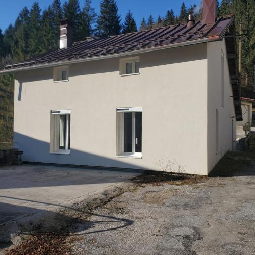Les Rousses House | Maison individuelle au bord d'une rivière
