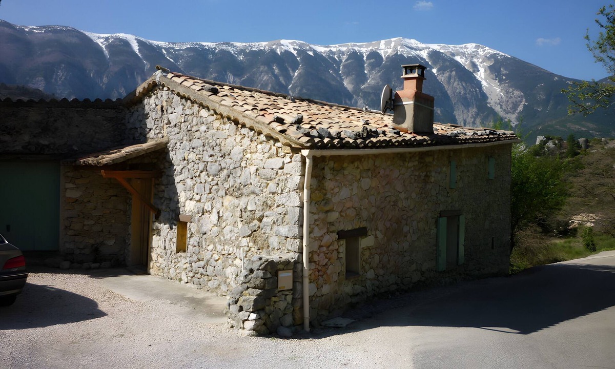 Brantes House | Maison la Joubarbe – Stone House for 5 with Stunning Mont Ventoux Views