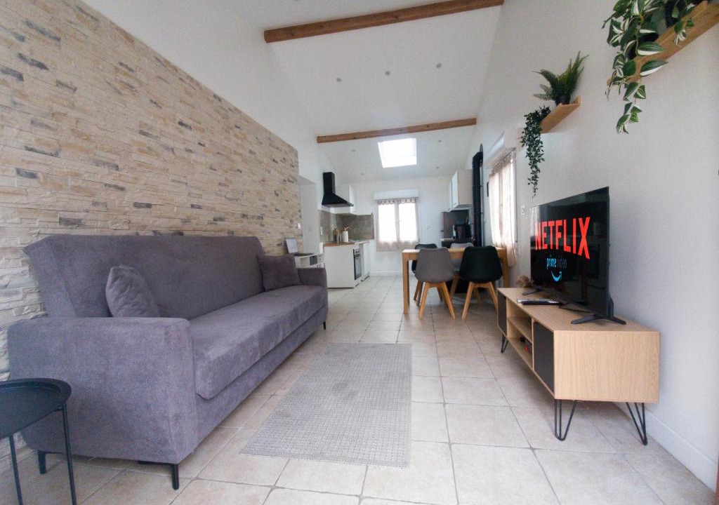 Orly Apartment | Maison pierre & poutres - Parking auto - Orly 10min