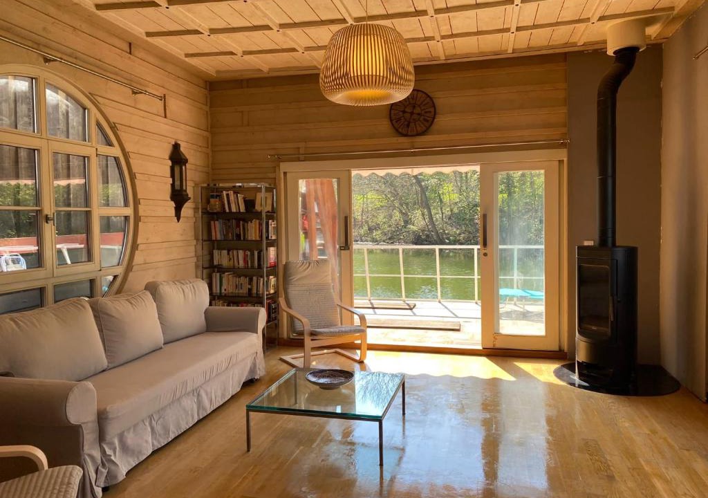 Vigneux-sur-Seine Boat Rental | Maison sur l’eau - havre de paix au milieu des péniches (proche Paris)