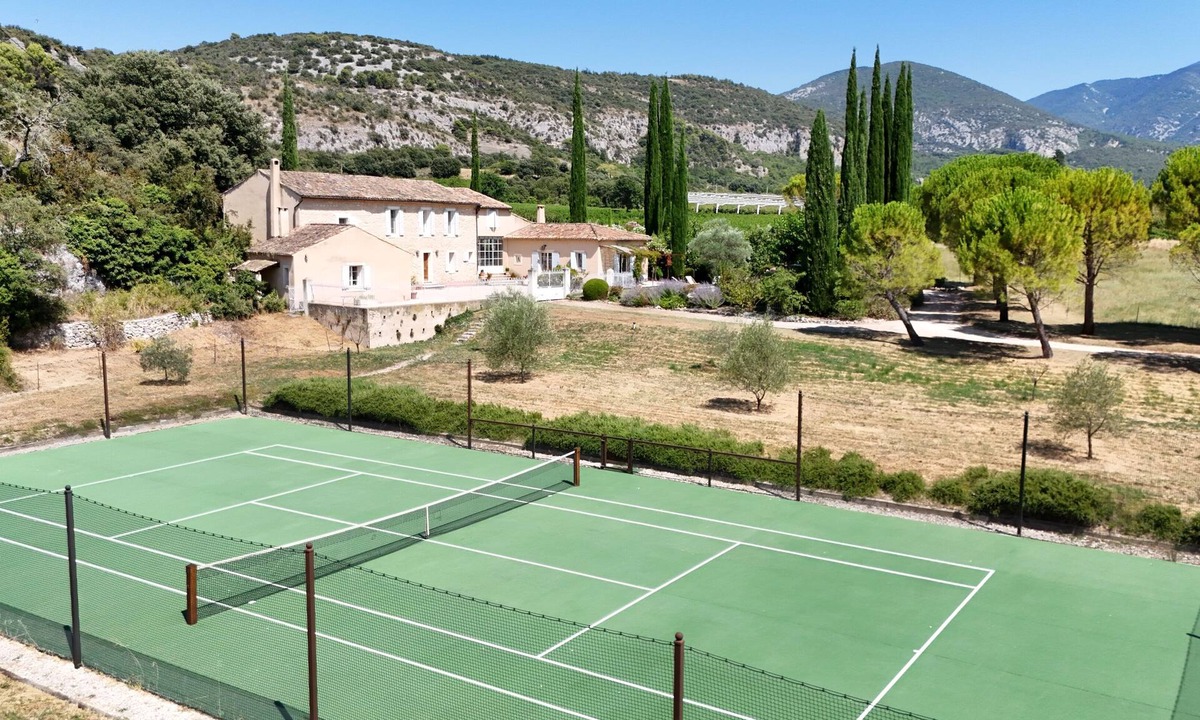 Malaucene House | Mas de charme in Provence with swimming pool & tennis - sleeps 10