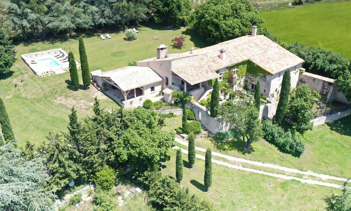 Ferrassieres House | Mas en Provence with heated saltwater swimming pool & jacuzzi & boules court.
