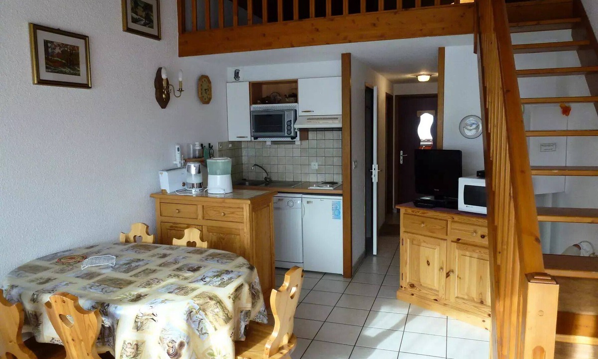 Bessans Apartment | Mezzanine Studio - Sleeps 4