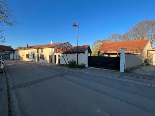 Chieulles Bed & Breakfast | Mirabelle, parking privé clos, petit déjeuner, enfants et animaux bienvenus