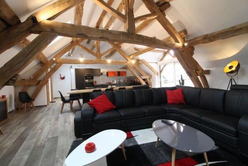 Premeaux-Prissey House | Mise au Verre