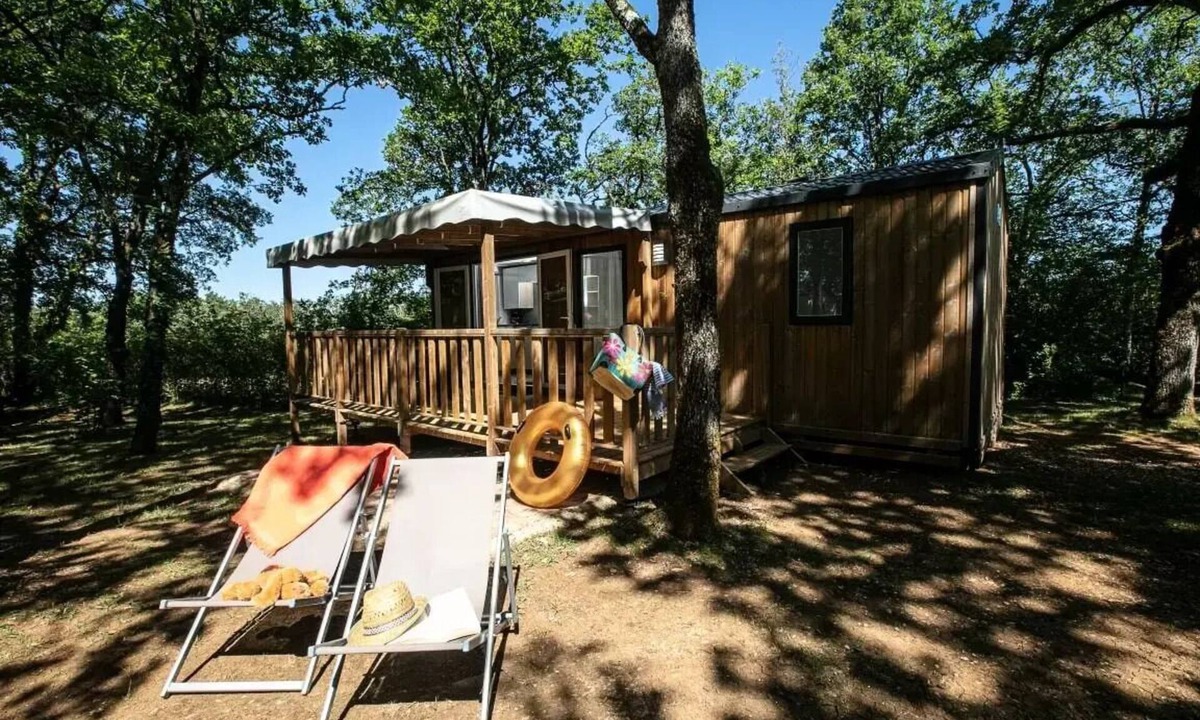Loupiac House | Mobil-home Privilège Saint Cirq Lapopie 2 Bedrooms - TV 6 persons