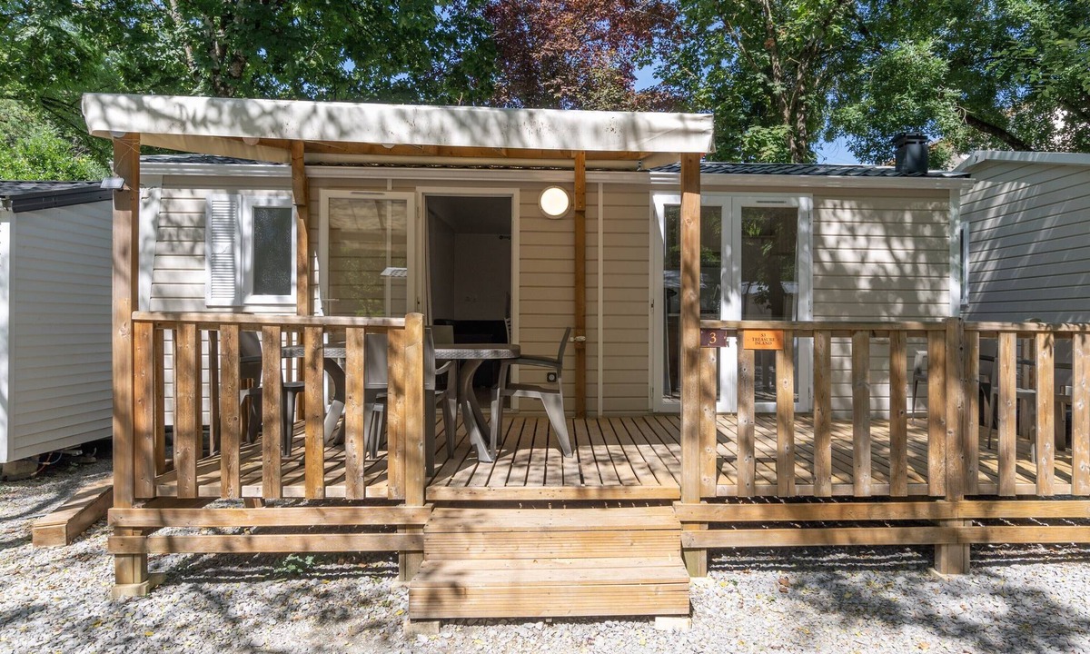 Lavilledieu RV Rental | Mobile Home 'Confort B - 1-6 Pers' with Shared Pool, Private Terrace and Shared Garden