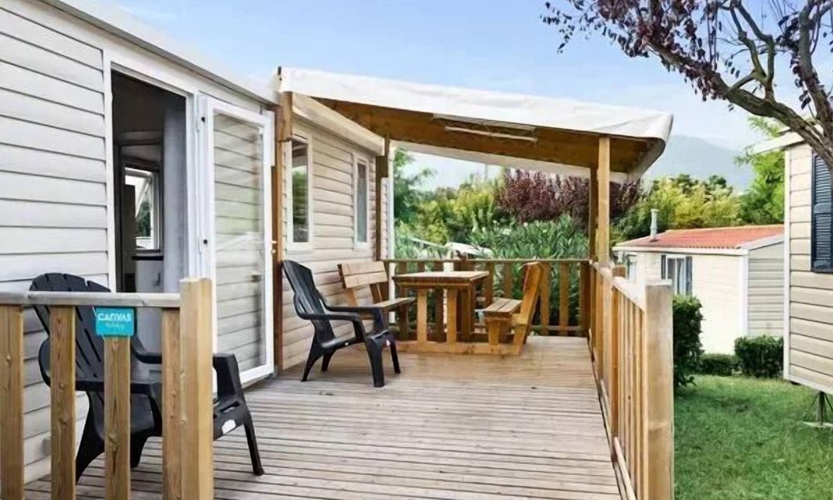 Clairvaux-les-Lacs House | Mobile Home | Comfort | 2 Bedrooms | 4 Guests | Raised Deck | A/C