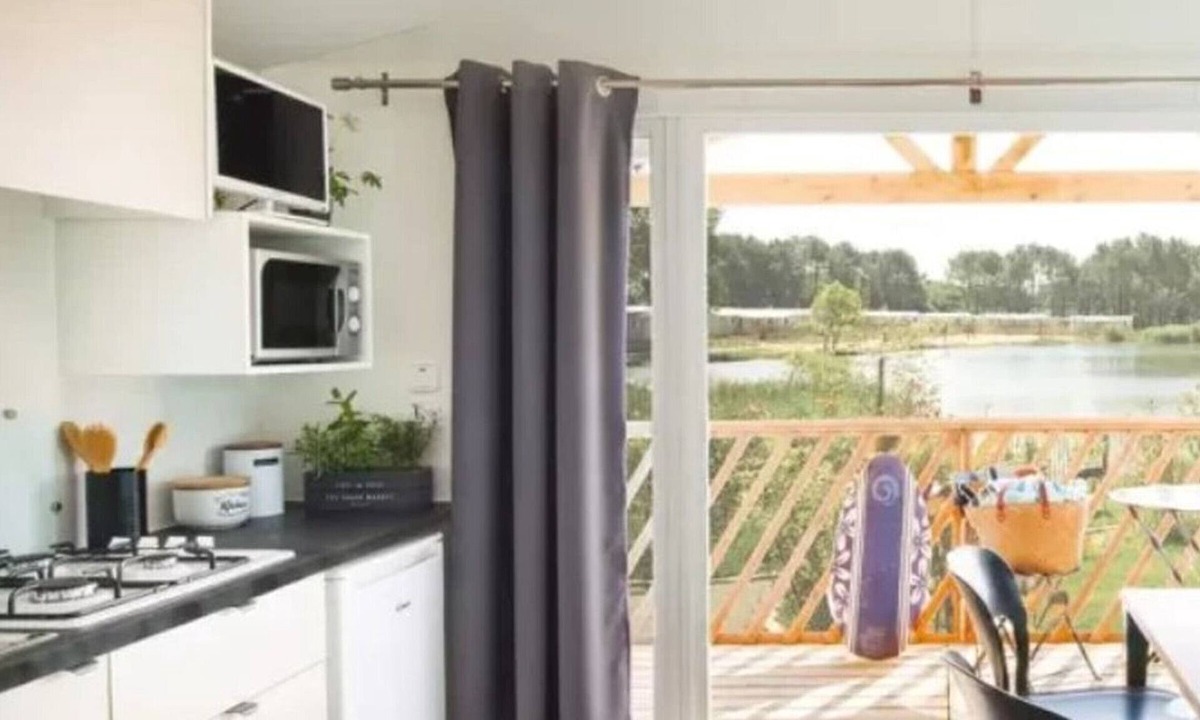 Sandrans House | Mobile Home with Terrace, Sleeps 4, 2 Bedrooms