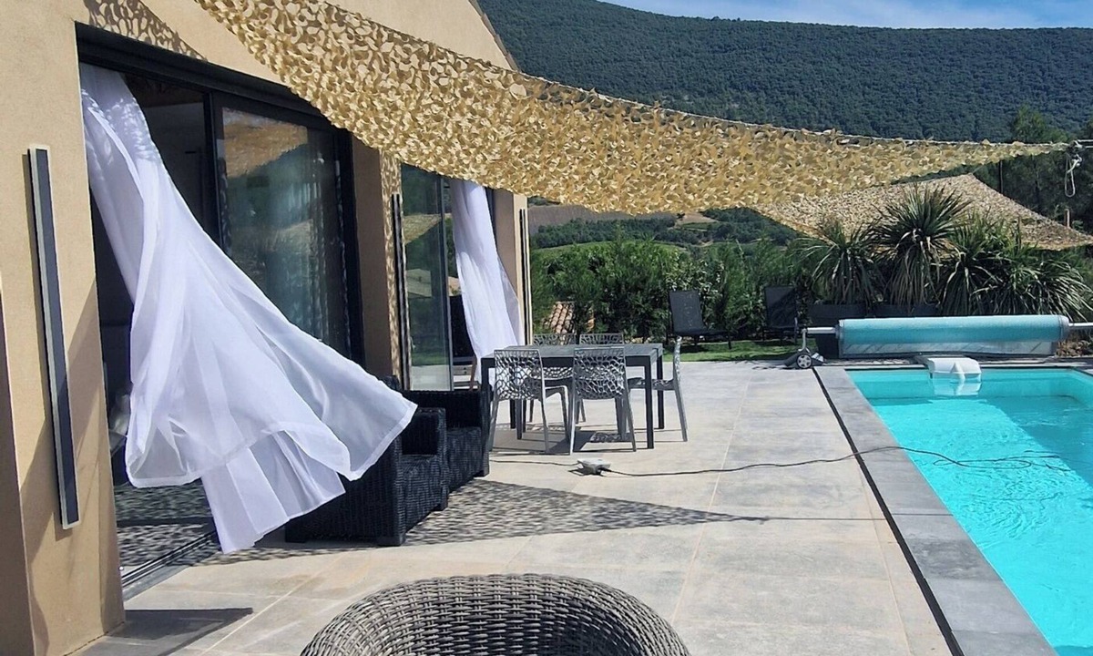Pierrelongue Villa | Modern loft villa with terrace and swimming pool, unobstructed view of nature
