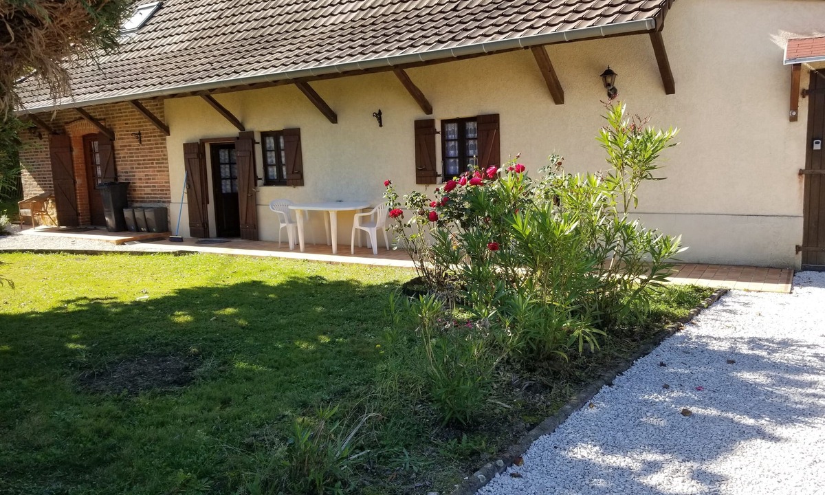 La Chapelle-Naude House | Moni's Cottage, vacation home in the middle of nature