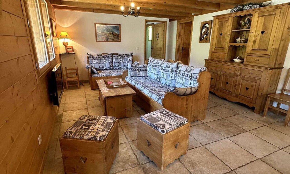 Beaufort Ski Chalet | Mountain feel chalet - 10 guests