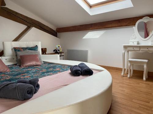Socourt Apartment | My Love Room avec Balnéo Privative et Climatisation
