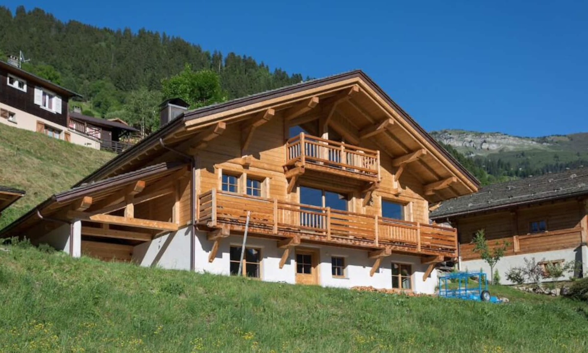 Beaufort Ski Chalet | NEW high end chalet with SAUNA and electric MTB!