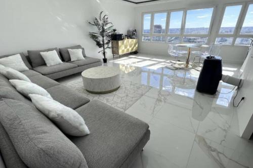 Asiatique Apartment | Nice Apartment with amazing view of Paris plus Parking