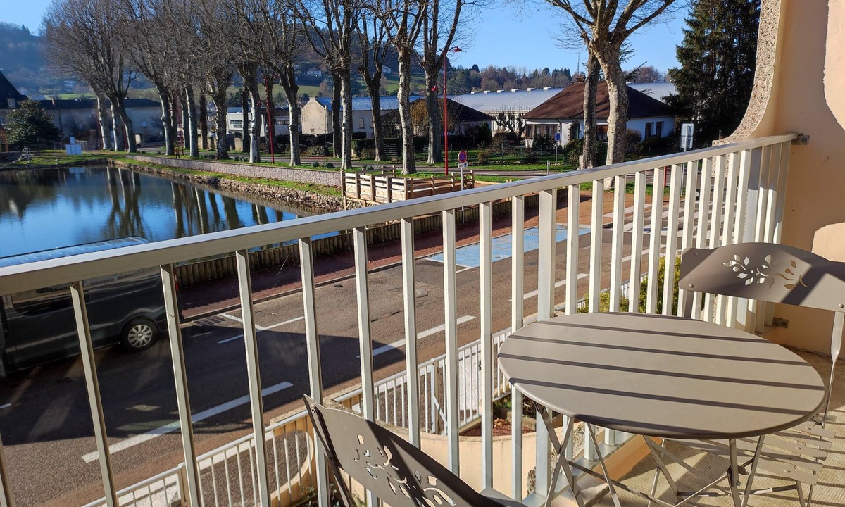 Chauffailles Apartment | Nice studio for 2 or more people with view of small lake