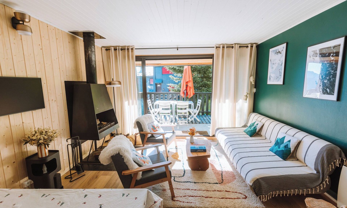 Saint-Lary-Soulan Ski Chalet | 🏡 Nid de l'Arbizon – Cozy cabin for 8 people with a fireplace, a view, and a patio.