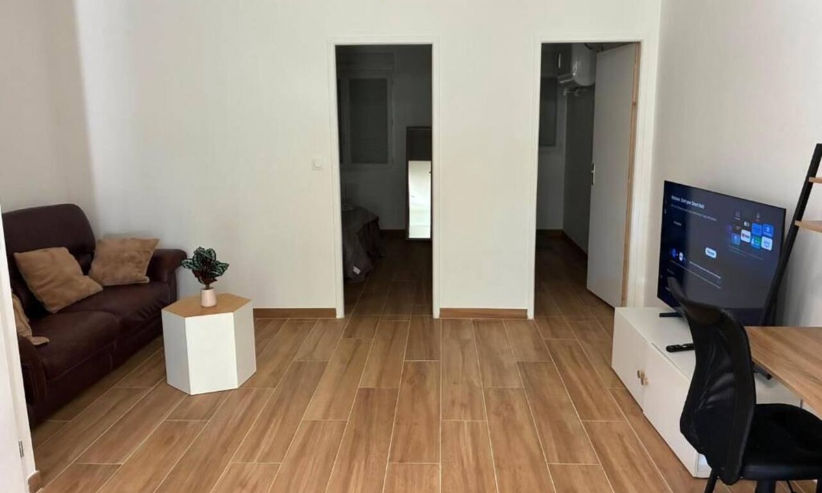 Breuillet Apartment | NovaStay Breuillet – Modern Garden Apartment