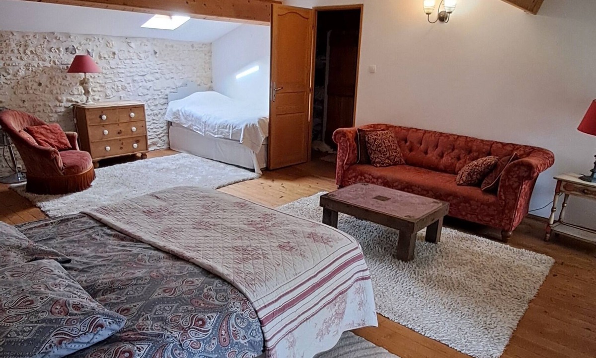 Cherac Bed & Breakfast | Oak at Gite du Calme Serene B & B Family Suite up to 5 people - Cognac & Saintes