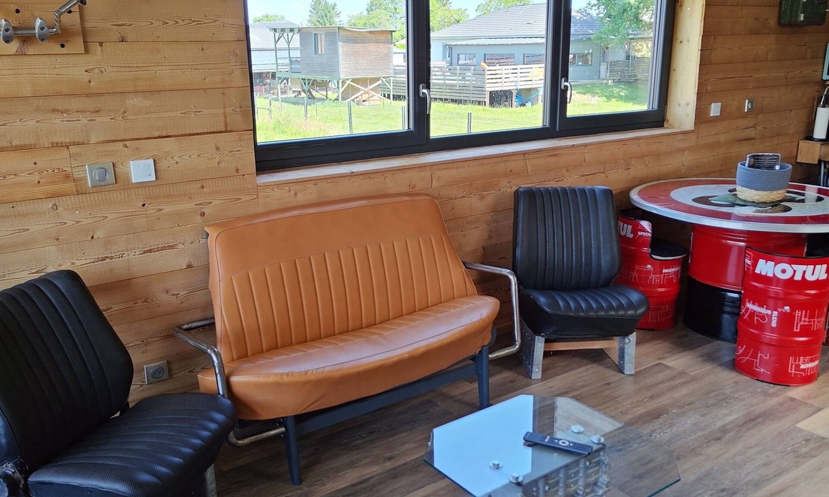 Charmes Apartment | "Old Cars and Motorcycles" SPA Guesthouse