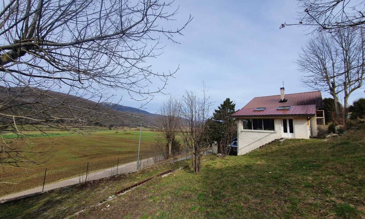 La Chapelle-en-Vercors Villa | Old sheepfold surrounded by fields and mountains