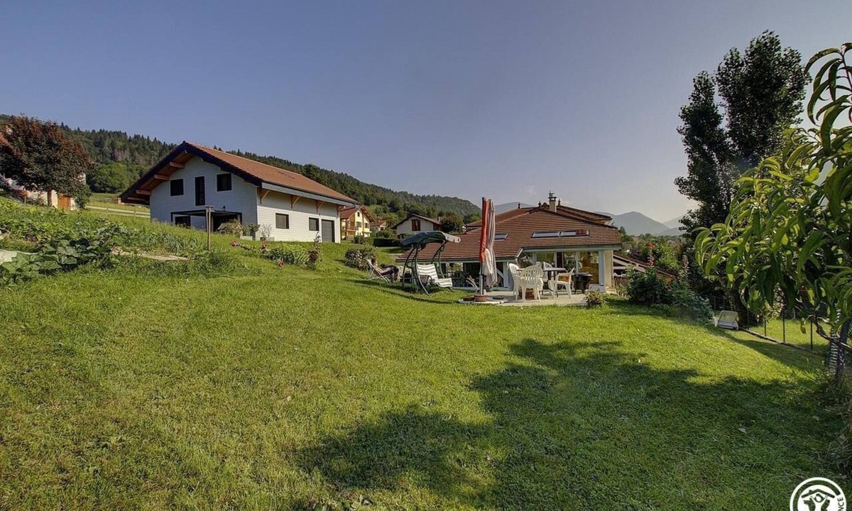 Montanges House | On the mount of calm angels