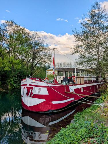 Paroisse Notre-Dame Bed & Breakfast | péniche Ino Lefkothea II chambre d'hôtes