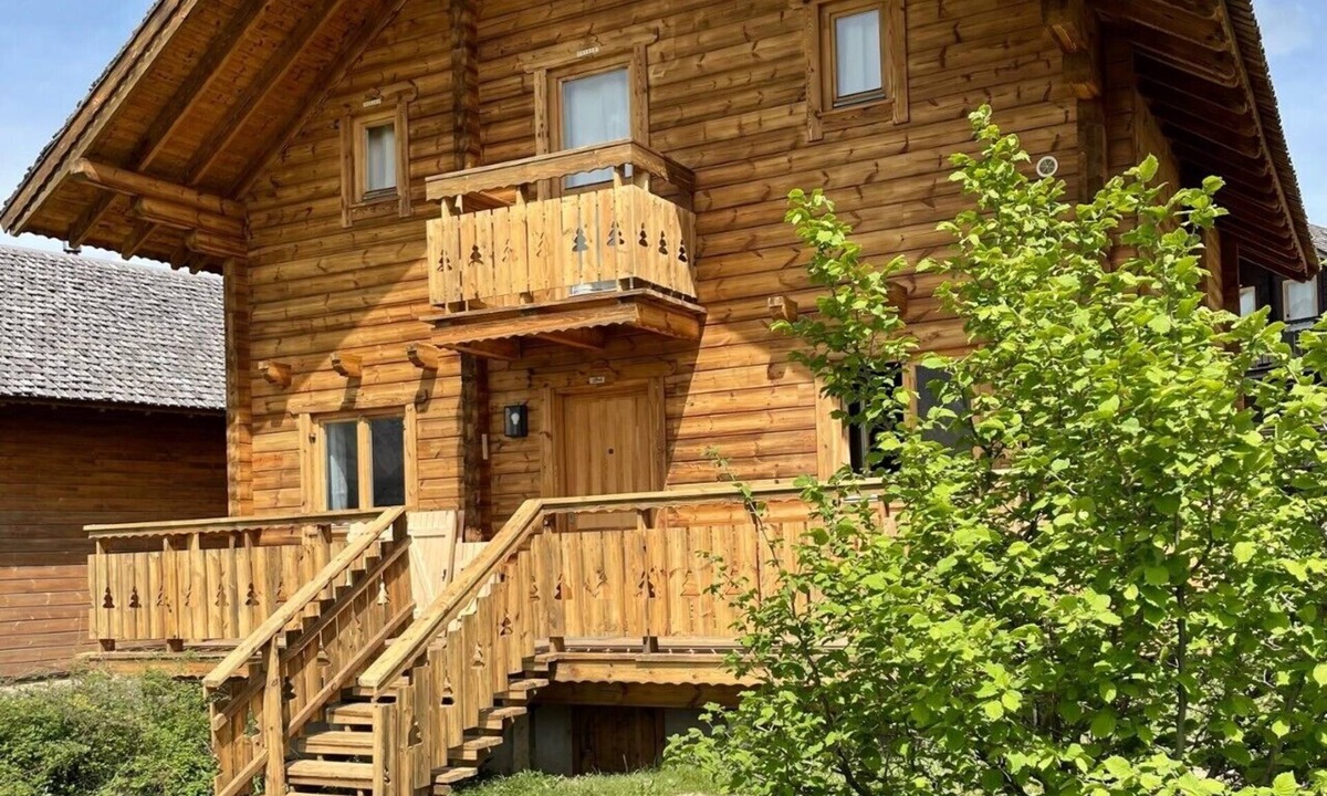 La Joue du Loup Ski Chalet | Panoramic view chalet ready for the piste