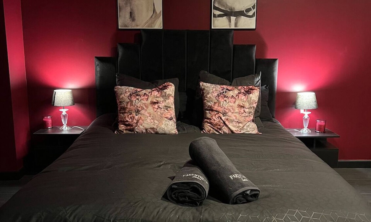 La Ville-du-Bois Apartment | PARENTHESE LOVE : Amour & Tentation - Suite Jacuzzi SPA - Near Orly/Paris
