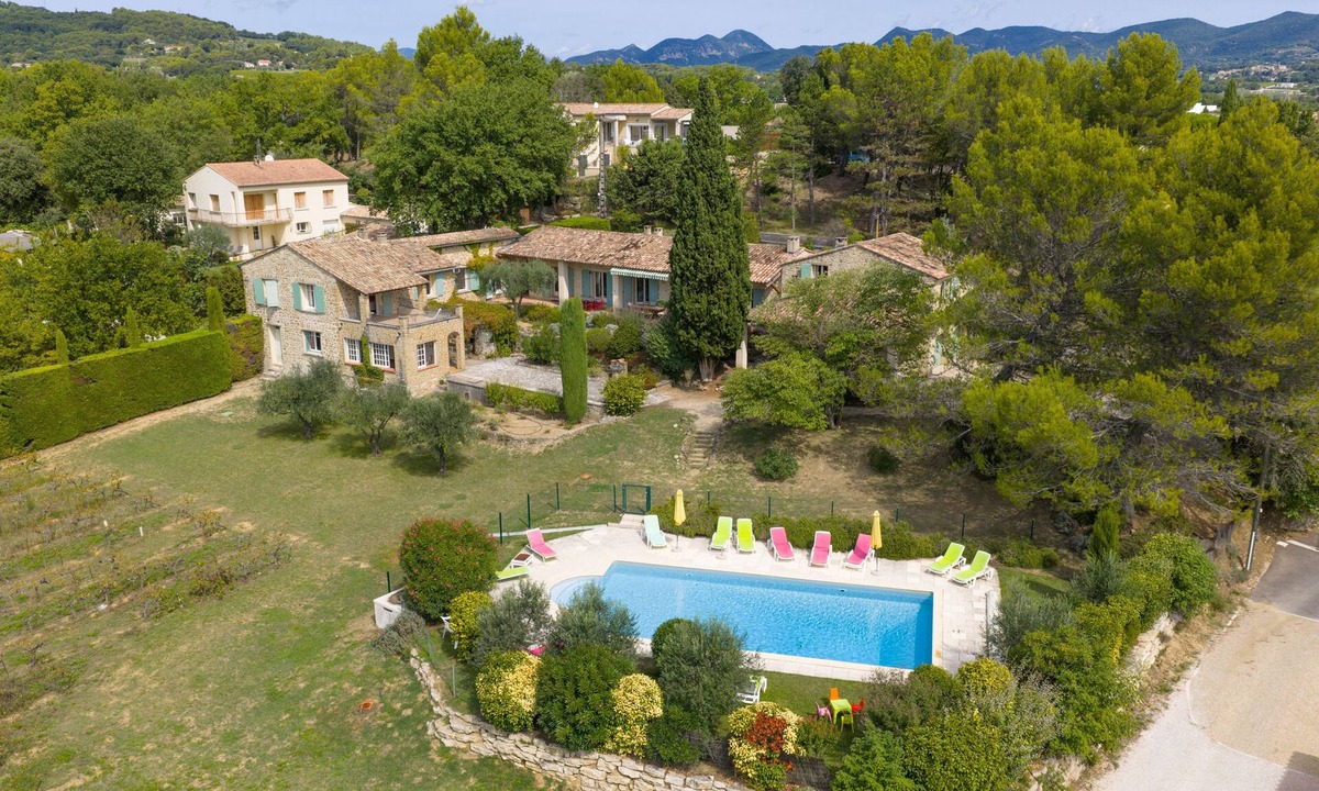 Vaison-la-Romaine House | Peace and space in Vaison-la-Romaine for 16 people.