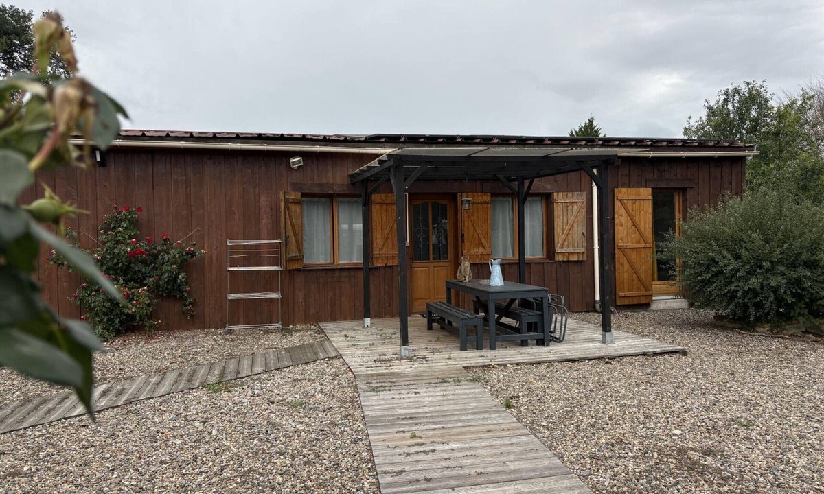 Le Theil Cottage | Peaceful retreat in Bourbonnais, covered pool, gîte for 6 people
