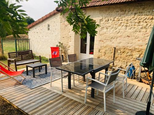 Chatel-de-Neuvre House | Petite maison à la campagne