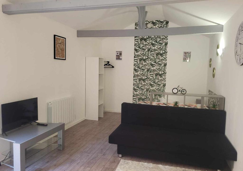 Juvisy-sur-Orge Apartment | Petite maison Juvisy, Orly 7 min, Paris 15min