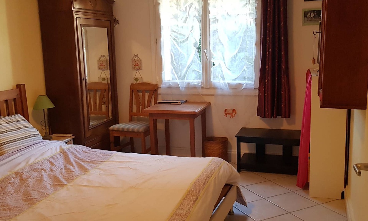 Villebon-sur-Yvette Apartment | Près de Paris, Essonne, Petit Appartement Indépendant. RER B Lozère