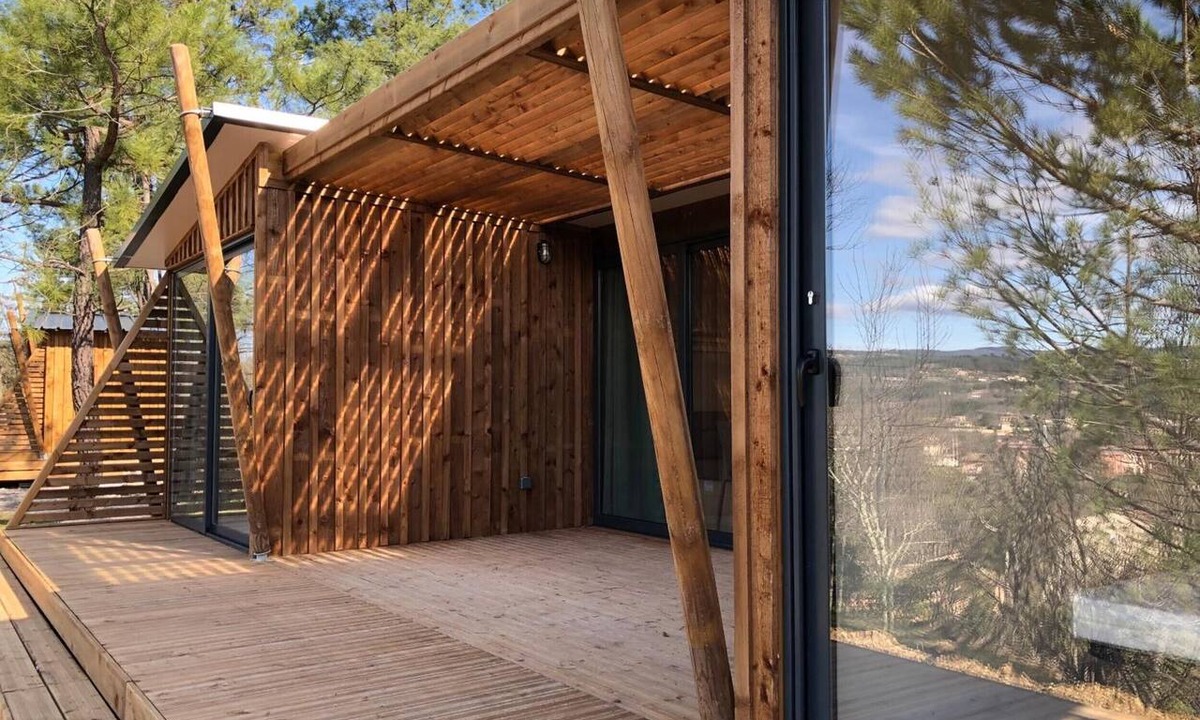 Les Vans Ski Chalet | Premium Chalet with Shared Pool