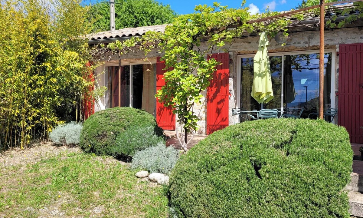Vesseaux House | pretty cottage in renovated farmhouse
