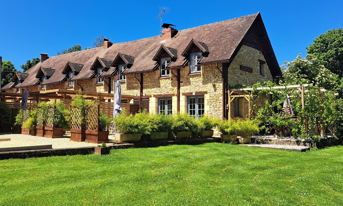 Saint-Aubin-de-Nabirat Cottage | Pretty end terrace cottage with en-suite facilities and its own private garden.